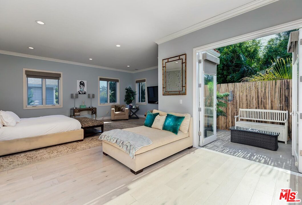 9320 Oakmore Road Los Angeles, CA 90035 - Photo 24 of 44