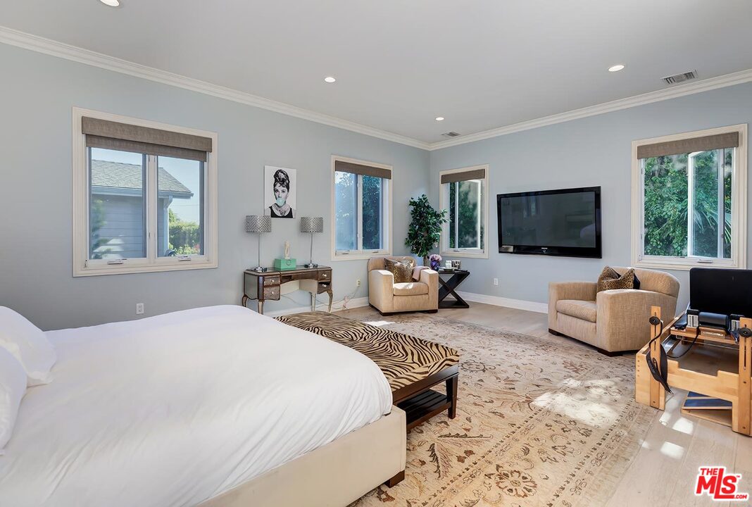 9320 Oakmore Road Los Angeles, CA 90035 - Photo 25 of 44