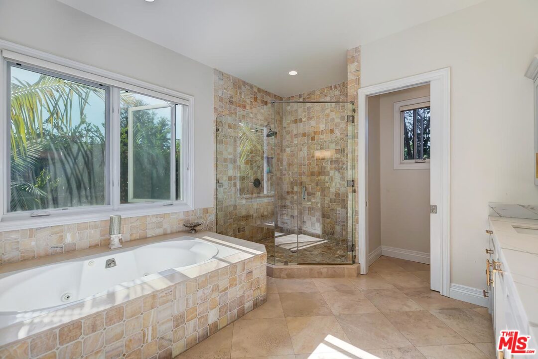 9320 Oakmore Road Los Angeles, CA 90035 - Photo 27 of 44