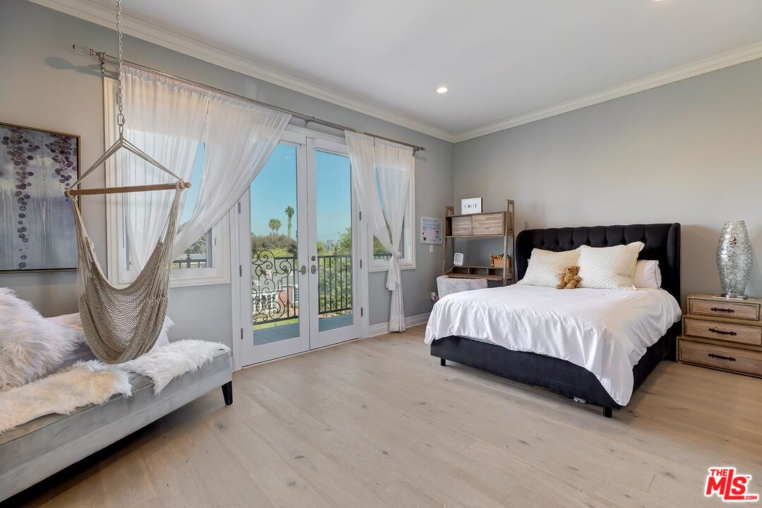 9320 Oakmore Road Los Angeles, CA 90035 - Photo 30 of 44