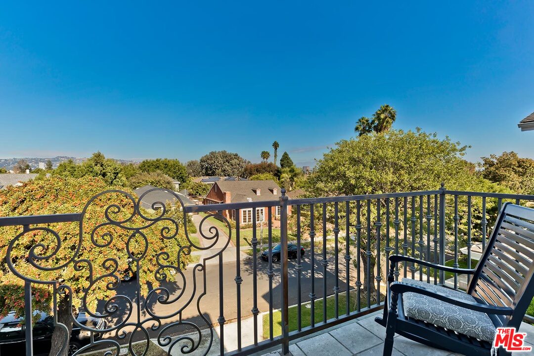 9320 Oakmore Road Los Angeles, CA 90035 - Photo 31 of 44