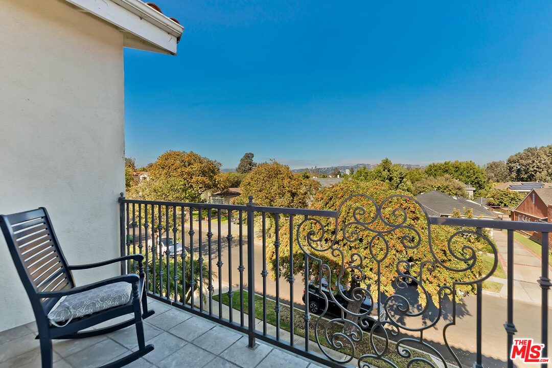 9320 Oakmore Road Los Angeles, CA 90035 - Photo 32 of 44