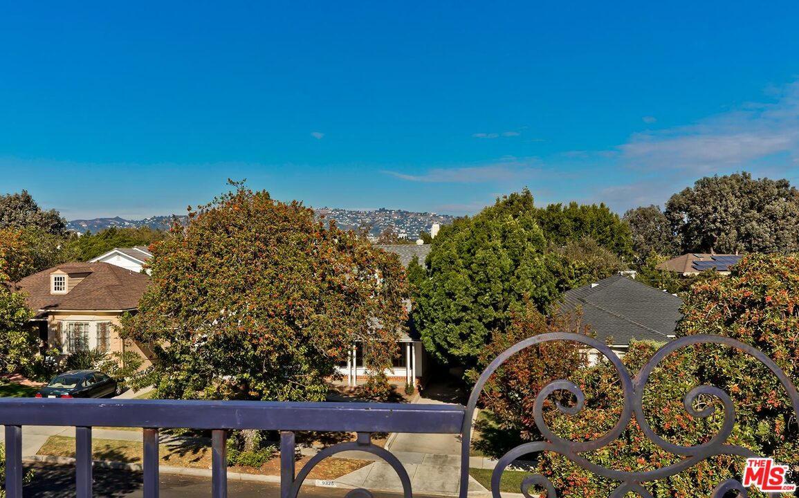 9320 Oakmore Road Los Angeles, CA 90035 - Photo 36 of 44