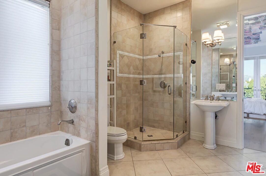 9320 Oakmore Road Los Angeles, CA 90035 - Photo 37 of 44