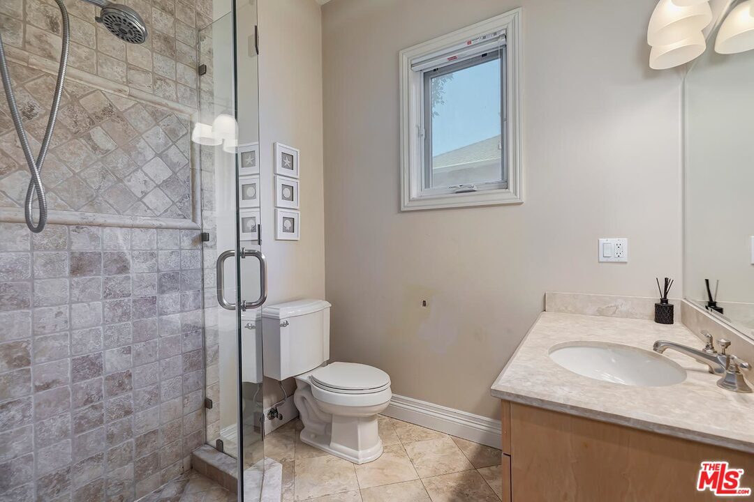 9320 Oakmore Road Los Angeles, CA 90035 - Photo 41 of 44