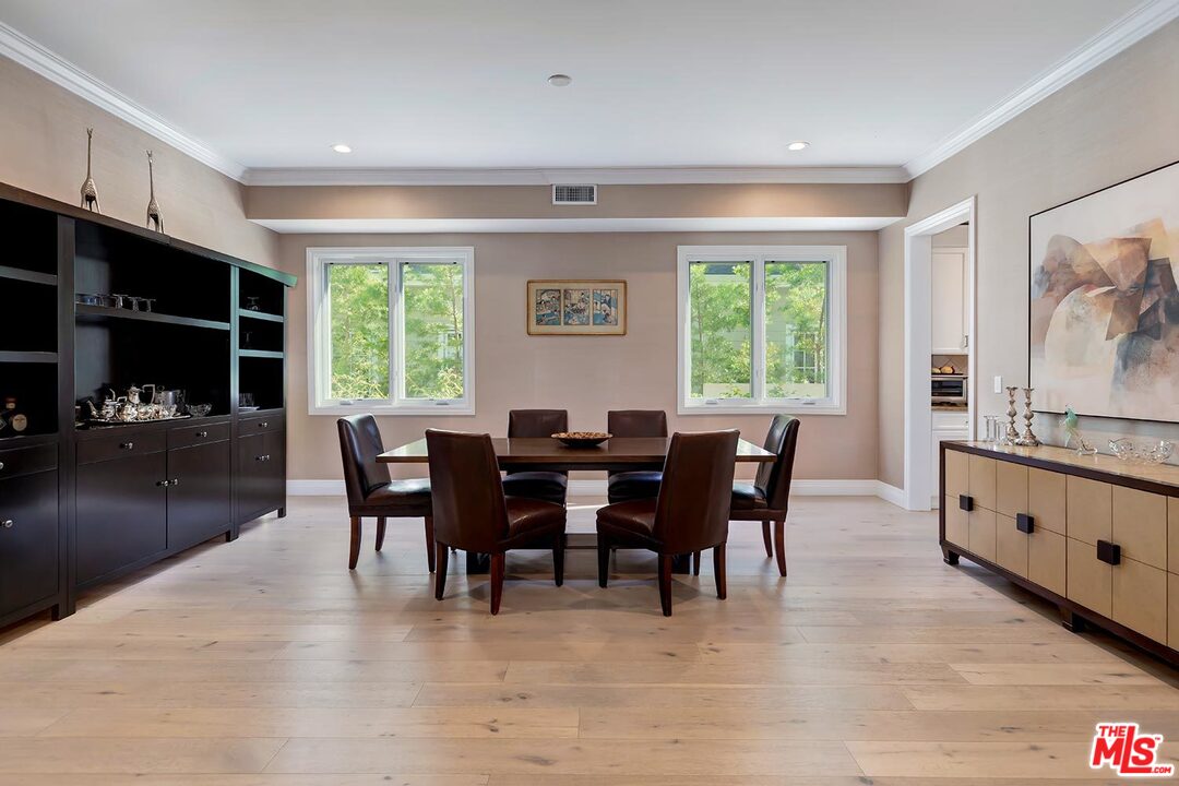 9320 Oakmore Road Los Angeles, CA 90035 - Photo 7 of 44