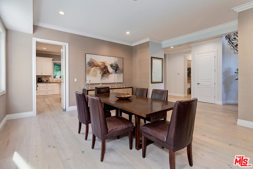 9320 Oakmore Road Los Angeles, CA 90035 - Photo 8 of 44