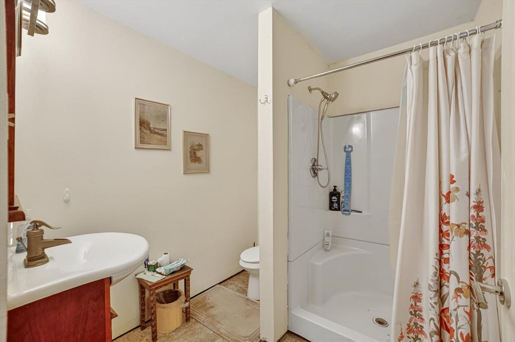 8088 Telegraph Road Quinlan, TX 75474 - Photo 16 of 34