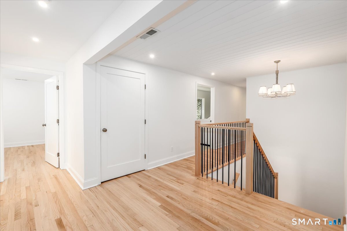 256 Wilton Road East Ridgefield, CT 06877 - Photo 17 of 40 2nd Floor Landing