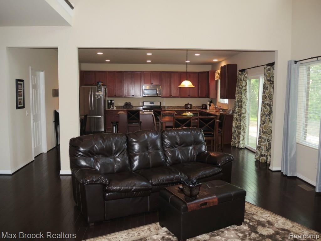 3346 Hazelton Avenue Rochester, MI 48307 - Photo 12 of 33 FROM THE FAMILY ROOM TO THE KITCHEN