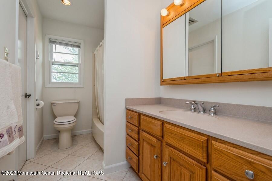 129 Whittier Road Brick, NJ 08724 - Photo 18 of 23 19_129WhittierRd_8_Bathroom_LowRes