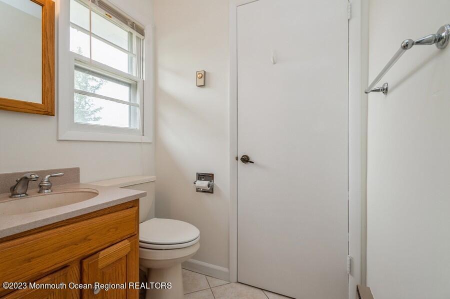 129 Whittier Road Brick, NJ 08724 - Photo 19 of 23 17_129WhittierRd_13_PrimaryBathroom_LowR