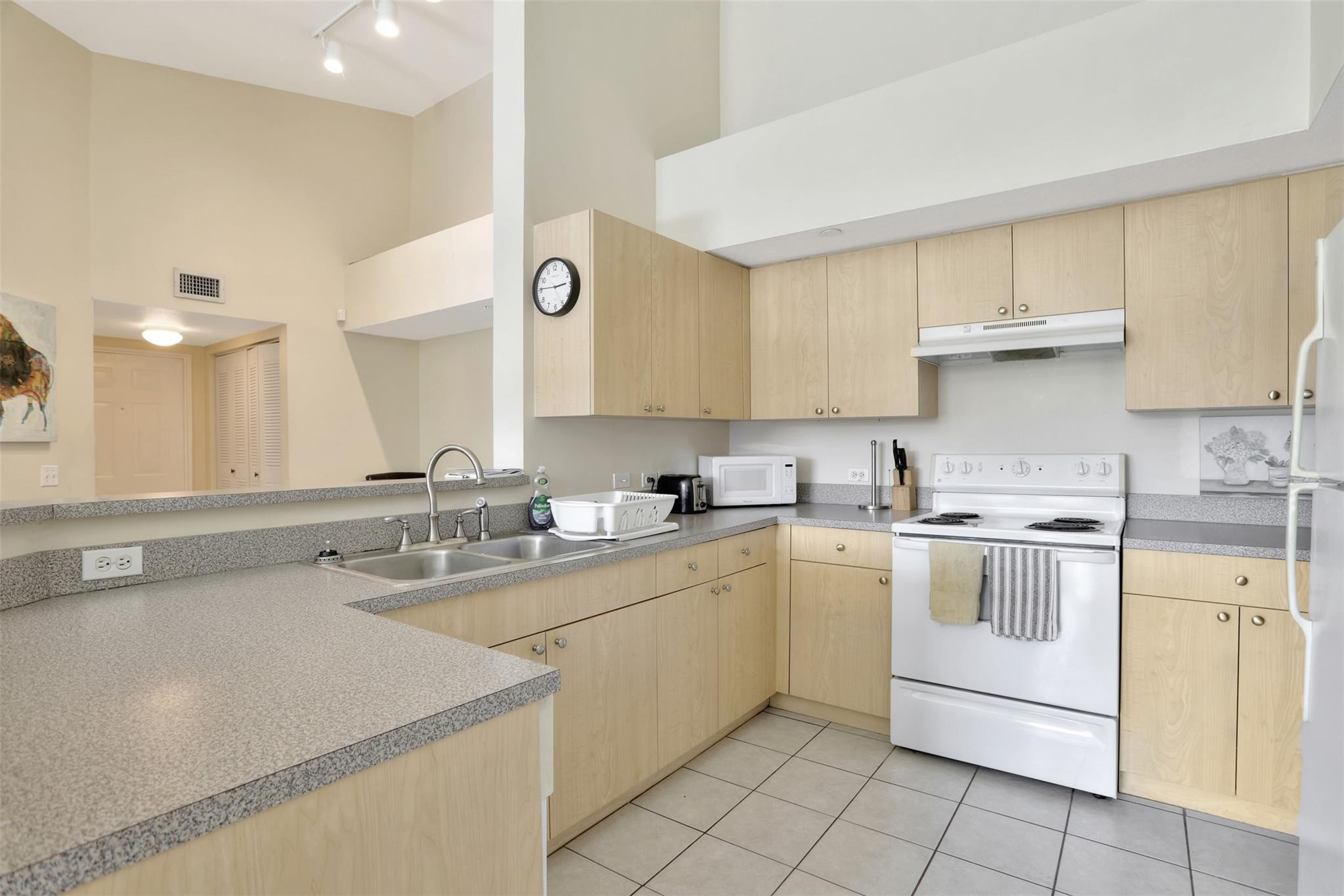 723 Villa Circle, Unit 723 Boynton Beach, FL 33435 - Photo 3 of 41 Photo 3