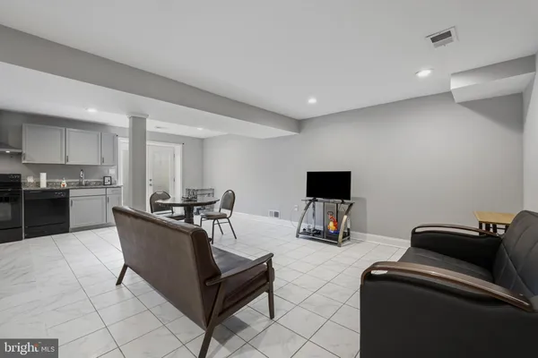 $1,200,000 | 17616 Garrett Drive, Gaithersburg, MD 20878