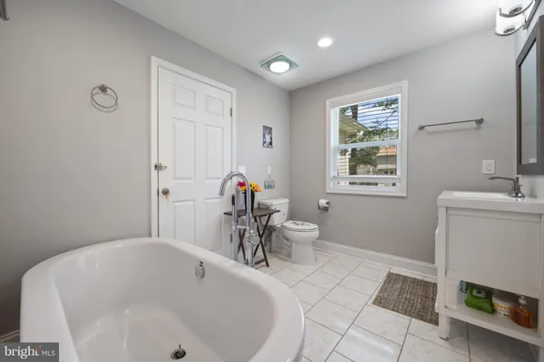 $1,200,000 | 17616 Garrett Drive, Gaithersburg, MD 20878