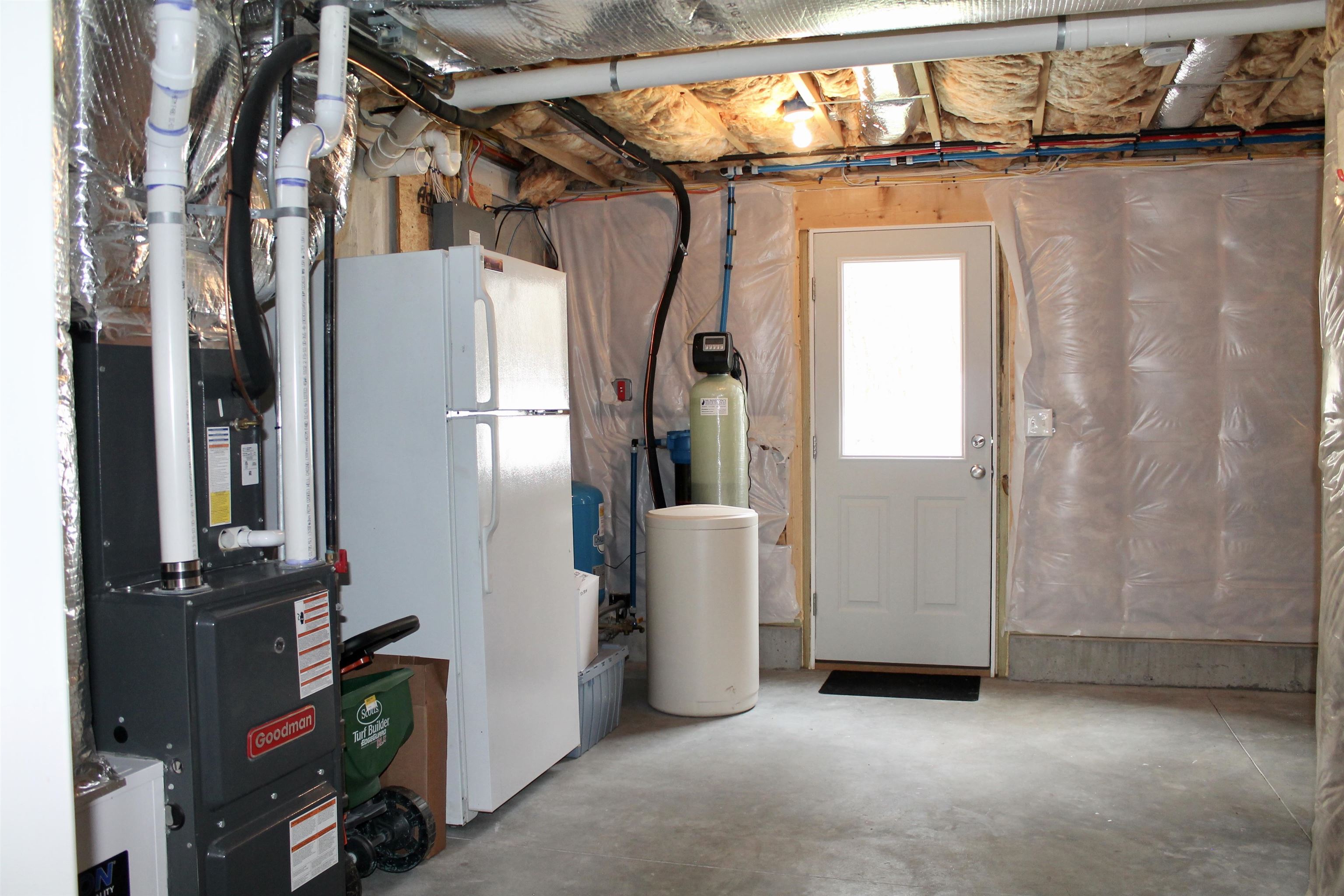 39 Mammoth Road, Unit B Londonderry, NH 03053 - Photo 19 of 24 Gallery Image 19