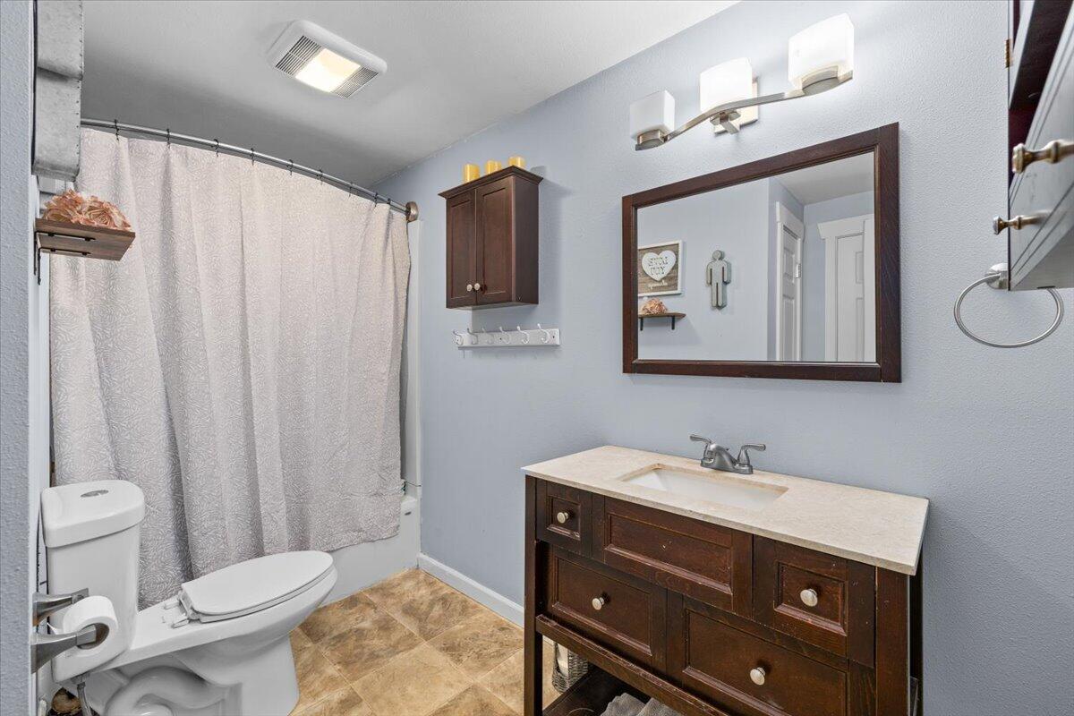 1924 Crestbrook Road Medford, OR 97504 - Photo 14 of 25 06-CI_7711