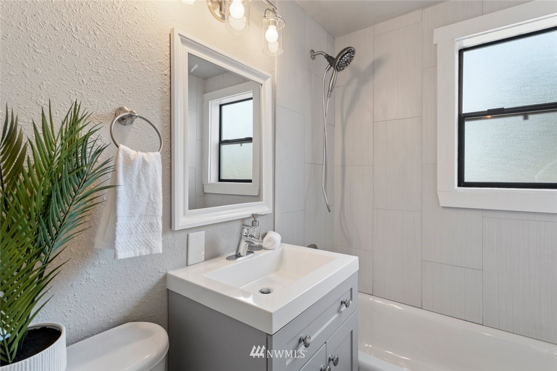 557 Bronson Place Northeast Renton, WA 98056 - Photo 17 of 26 Gallery Image 17