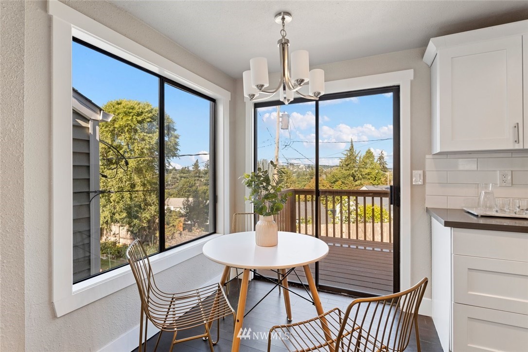 557 Bronson Place Northeast Renton, WA 98056 - Photo 6 of 26 Gallery Image 6