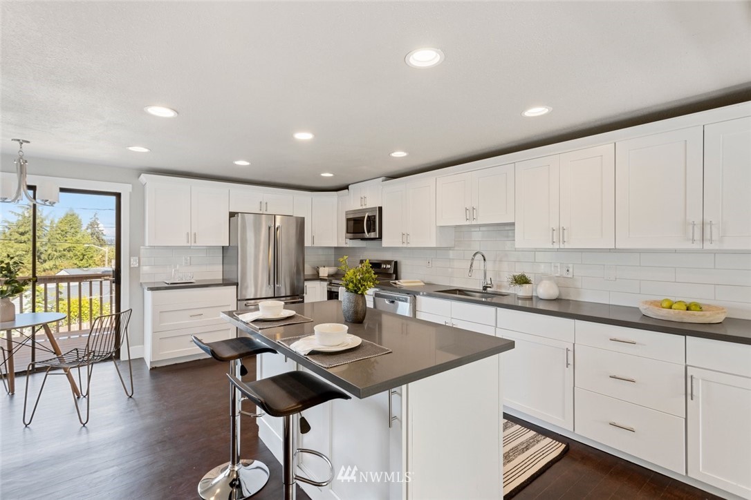 557 Bronson Place Northeast Renton, WA 98056 - Photo 7 of 26 Gallery Image 7