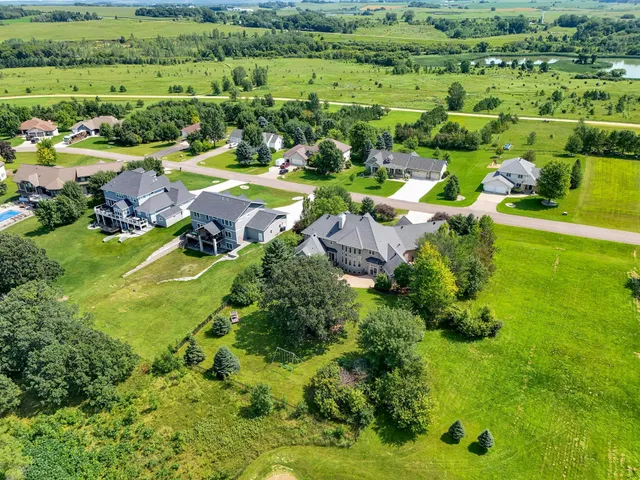 $895,000 | 3706 Pebble Hills Drive, Fergus Falls, MN 56537