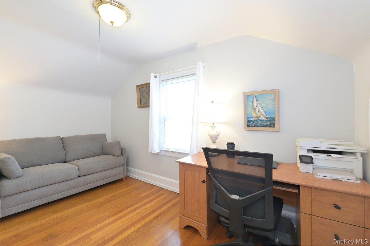 68 Hudson Road Floral Park, NY 11001 - Photo 20 of 25