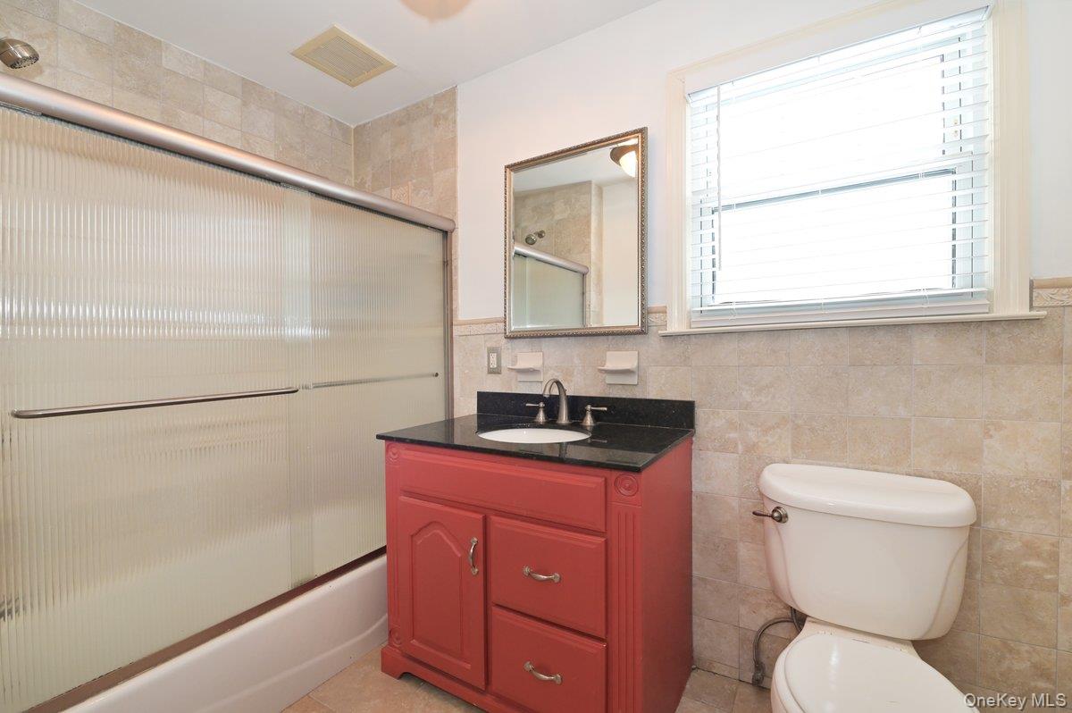 68 Hudson Road Floral Park, NY 11001 - Photo 21 of 25