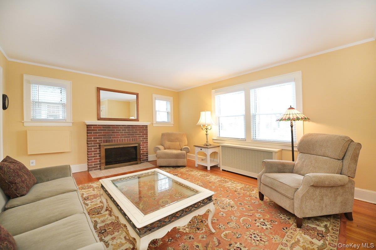 68 Hudson Road Floral Park, NY 11001 - Photo 4 of 25