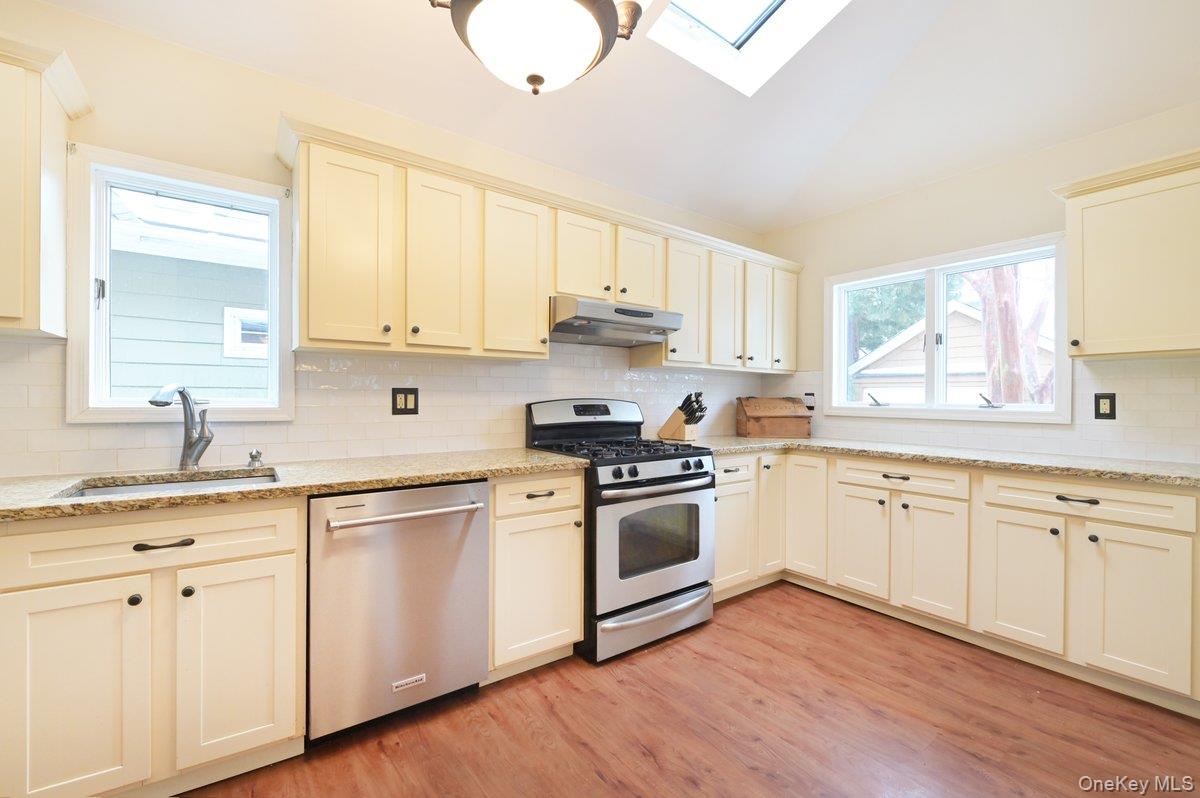 68 Hudson Road Floral Park, NY 11001 - Photo 9 of 25