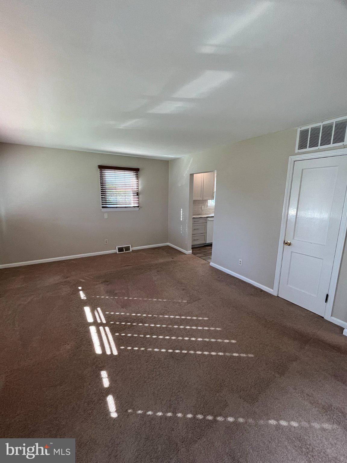 23 Paul Road Maple Shade, NJ 08052 - Photo 4 of 28 Living Room