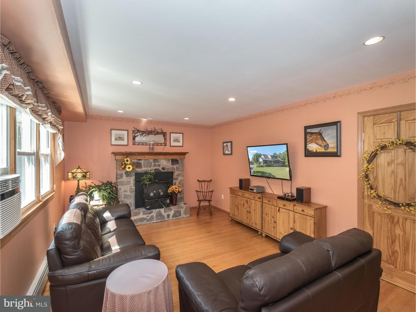 105 Municipal Road Pipersville, PA 18947 - Photo 12 of 25 Family Room