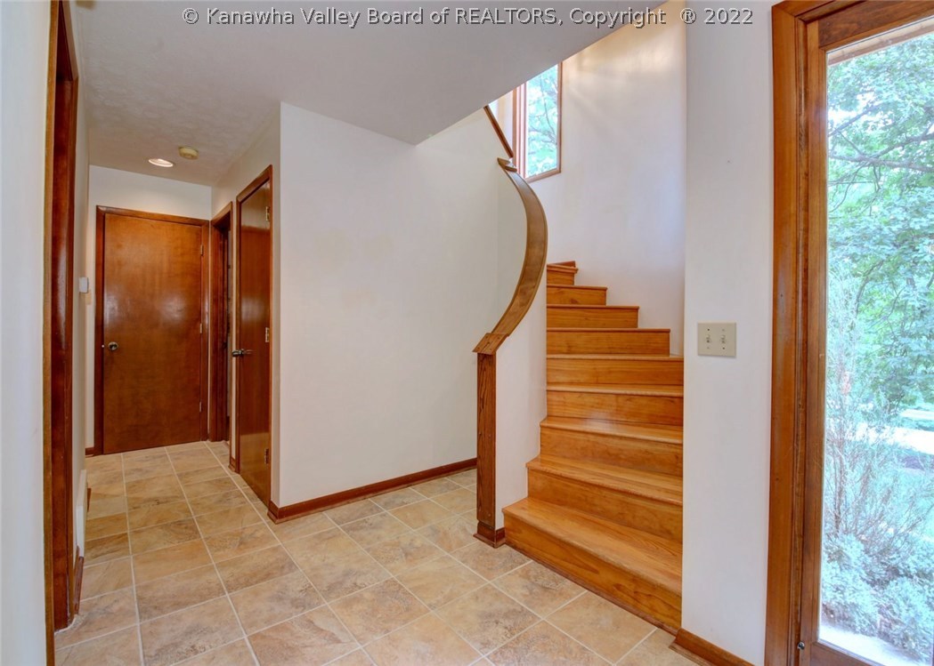2051 Smith Road Charleston, WV 25314 - Photo 5 of 30 Gallery Image 5