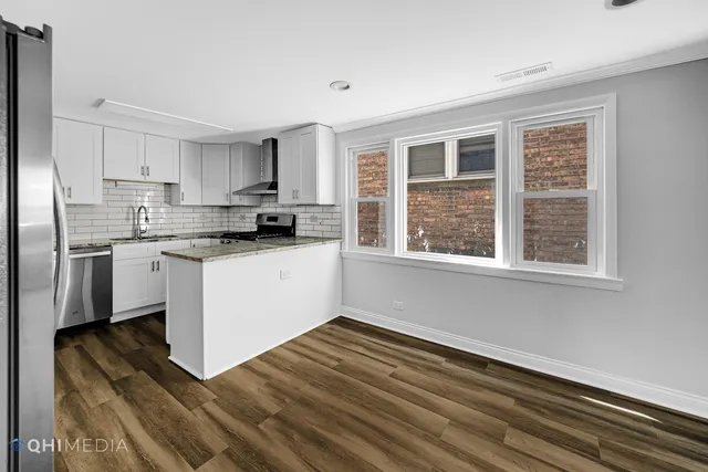 $2,800 | 135 Custer Avenue, Unit 1, Evanston, IL 60202