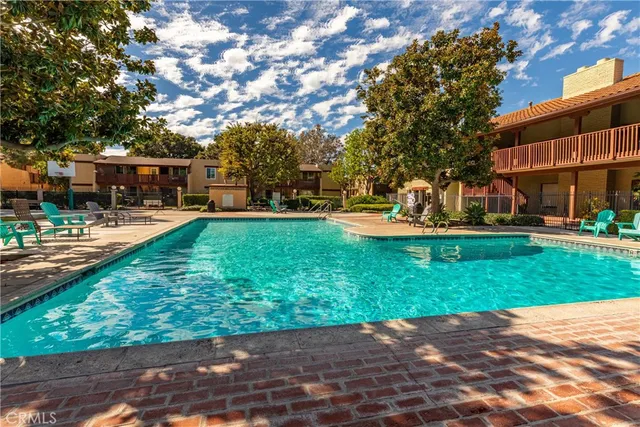 $374,995 | 1040 West MacArthur Boulevard, Unit 66, Santa Ana, CA 92707