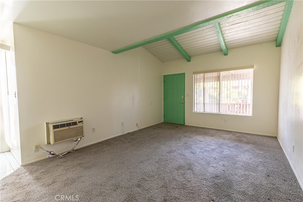 1040 West MacArthur Boulevard, Unit 66 Santa Ana, CA 92707 - Photo 4 of 26 Living Room