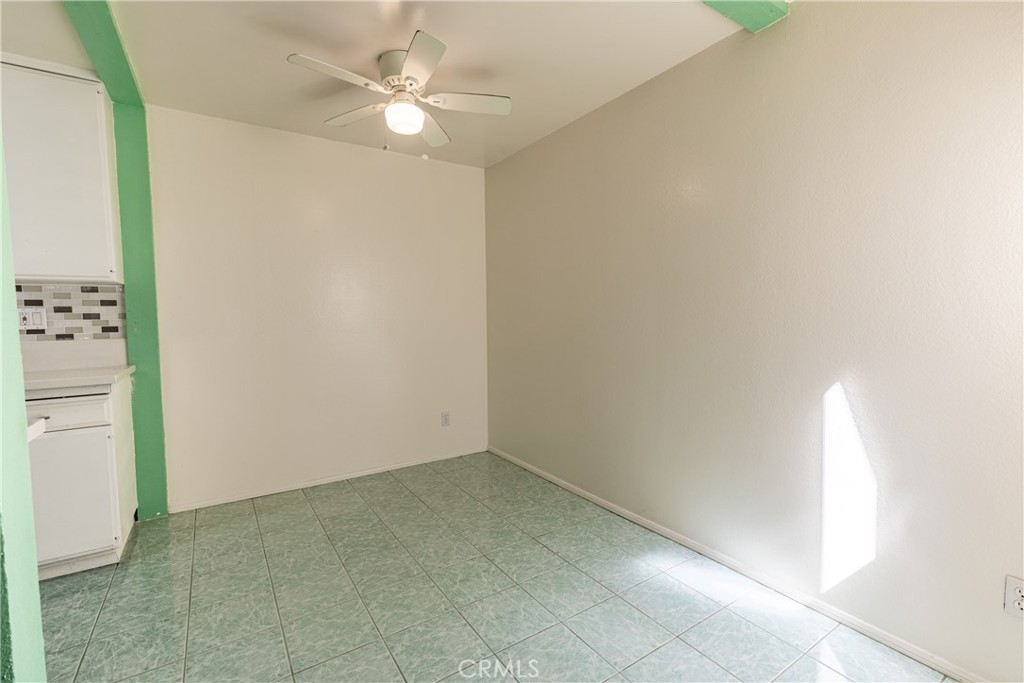 1040 West MacArthur Boulevard, Unit 66 Santa Ana, CA 92707 - Photo 6 of 26 Dining Area