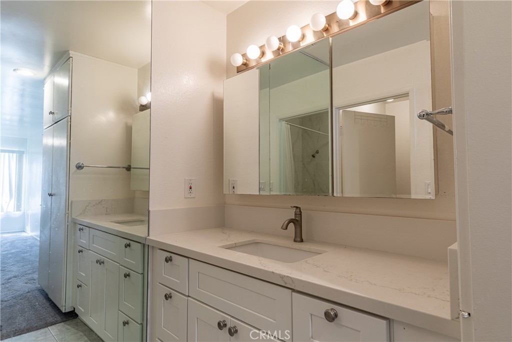 1040 West MacArthur Boulevard, Unit 66 Santa Ana, CA 92707 - Photo 10 of 26 Bathroom
