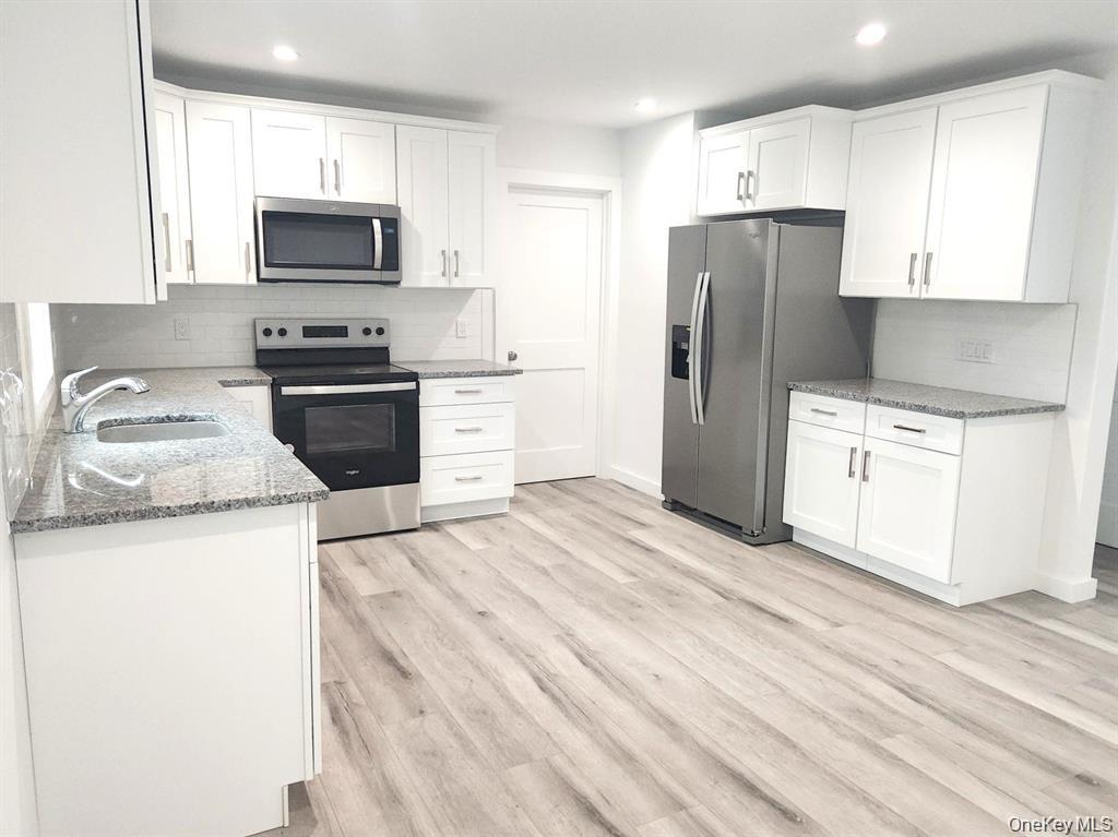 510 Neighborhood Road Shirley, NY 11967 - Photo 4 of 18 Eat in Kitchen