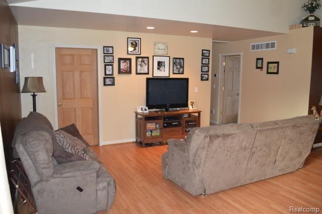 1795 Maple Road Smiths Creek, MI 48074 - Photo 6 of 15 DSC_0015.jpg