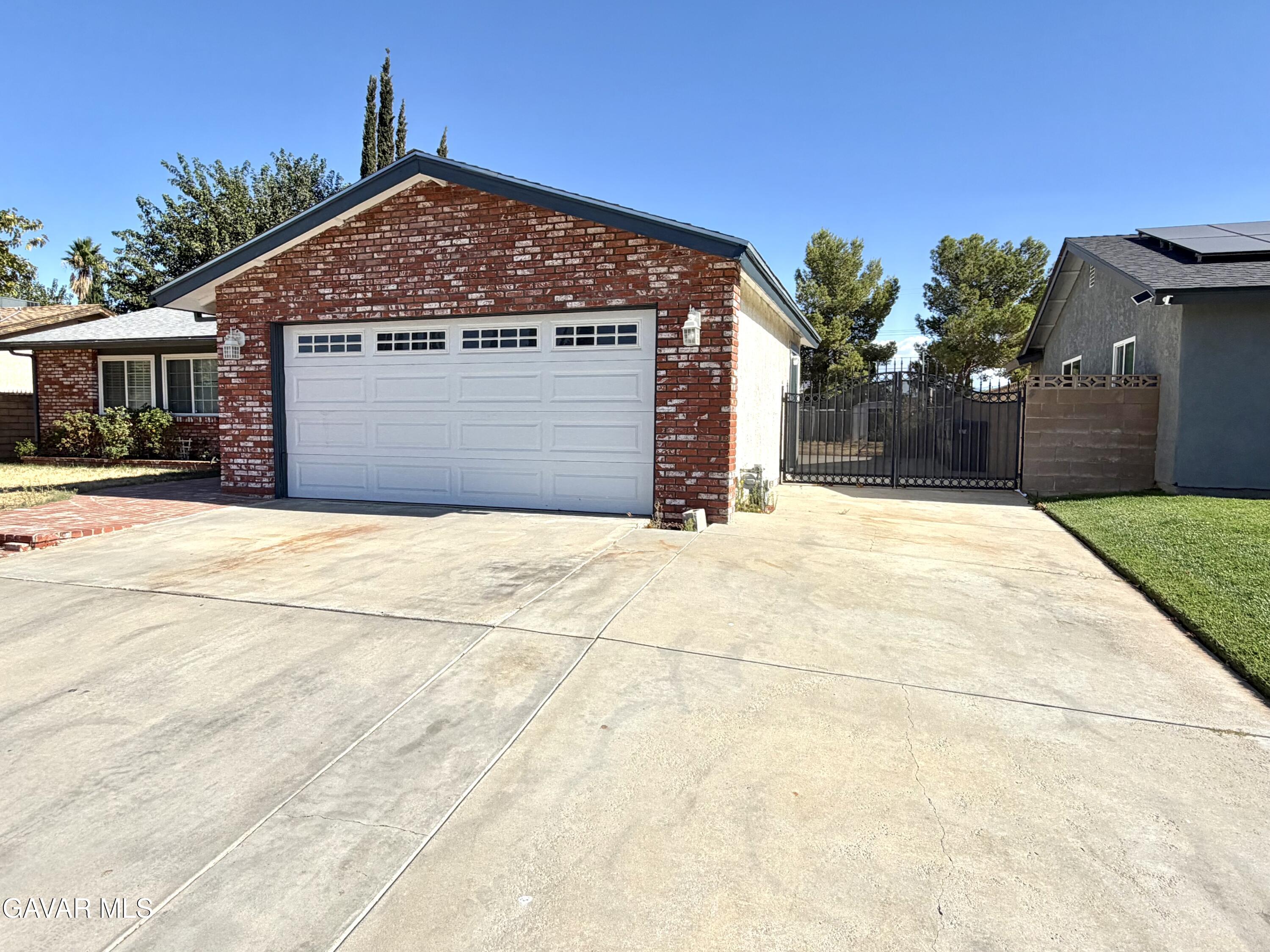 39254 Willowvale Road Palmdale, CA 93551 - Photo 4 of 40 Side