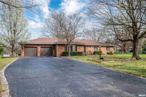 $300,000 | 229 Whispering Oaks Drive, Metamora, IL 61548