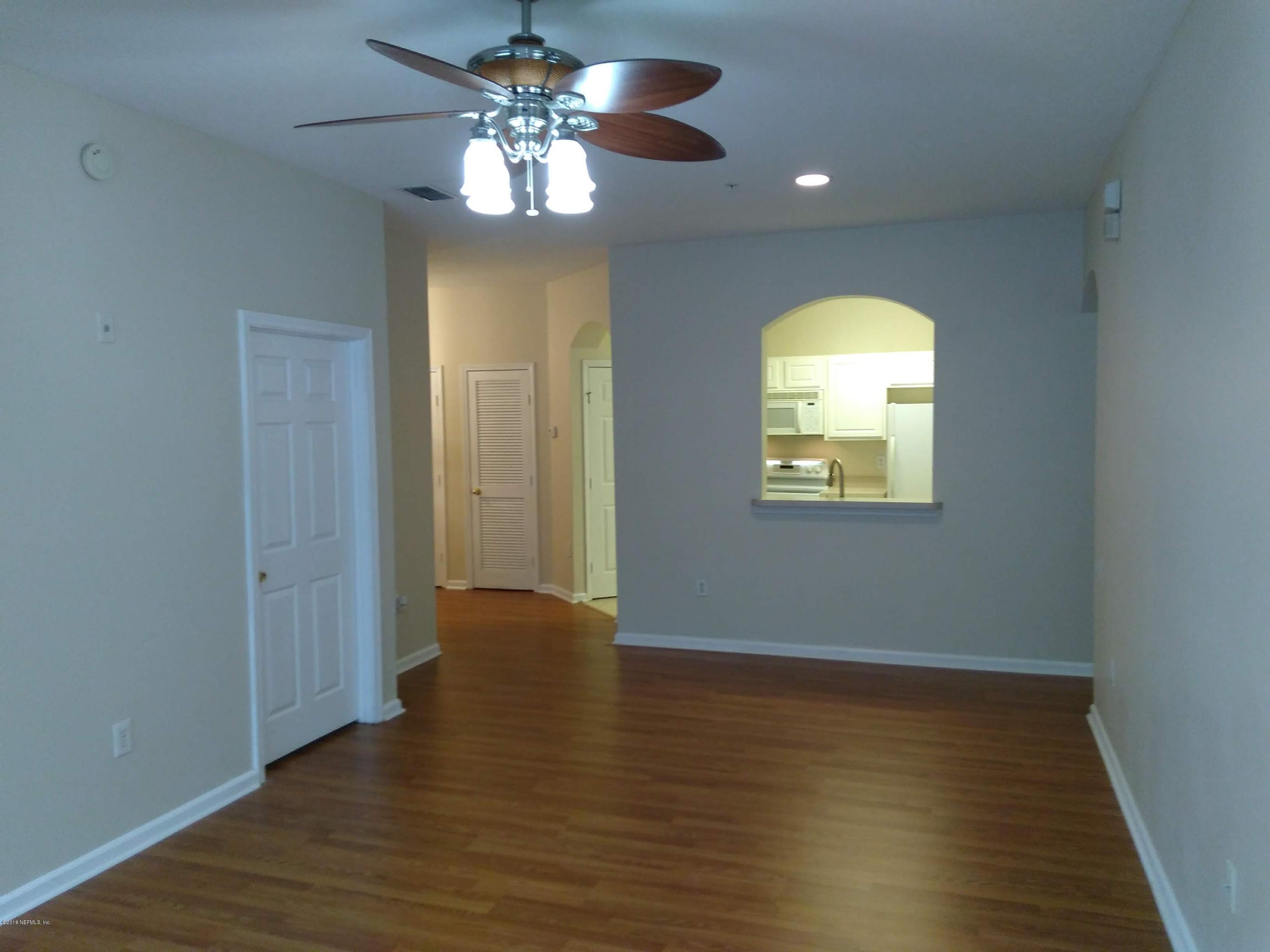 10550 Baymeadows Road, Unit 125 Jacksonville, FL 32256 - Photo 7 of 22 Living Room Looking to Kitchen