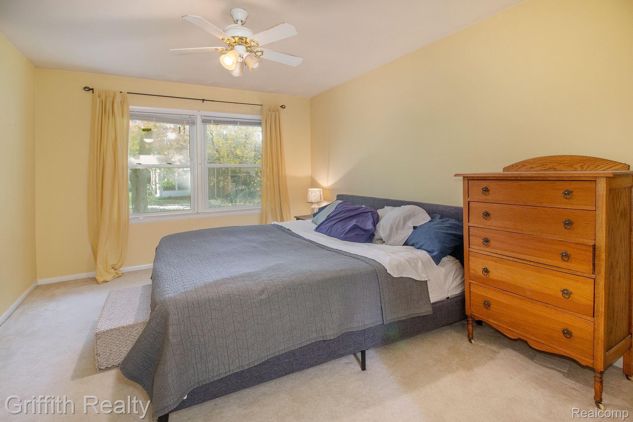 333 Inverness Street Howell, MI 48843 - Photo 11 of 22 Bedroom 2.jpg