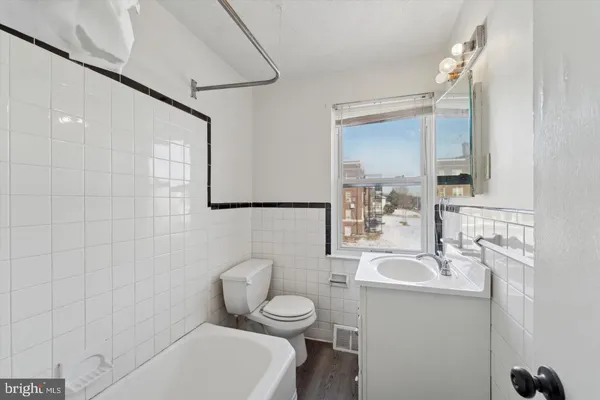 $1,500 | 248 North Wycombe Avenue, Unit 2, Lansdowne, PA 19050