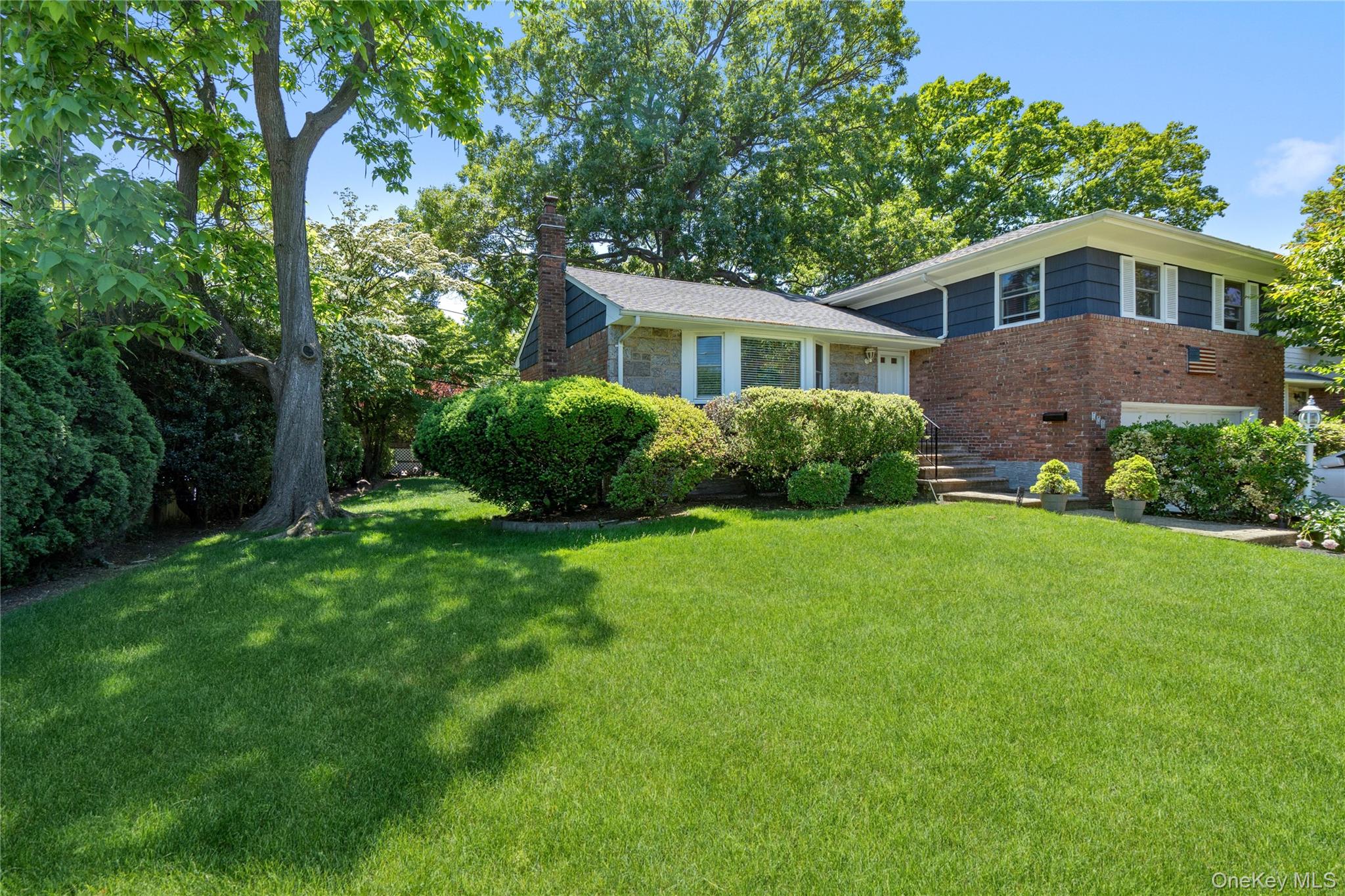 128 Atkinson Road Rockville Centre, NY 11570 - Photo 2 of 45