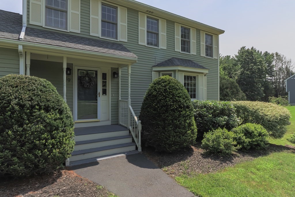19 Hammond Farm Road Haverhill, MA 01832 - Photo 4 of 42 front view of a house