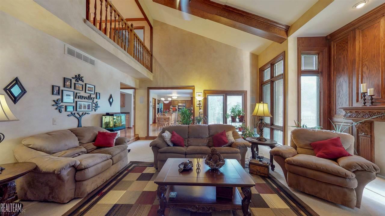 1686 Edinborough Drive Rochester, MI 48306 - Photo 8 of 42 31356728-7.JPG
