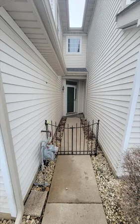 $2,400 | 14857 West Victoria Crossing, Unit 14857, Lockport, IL 60441