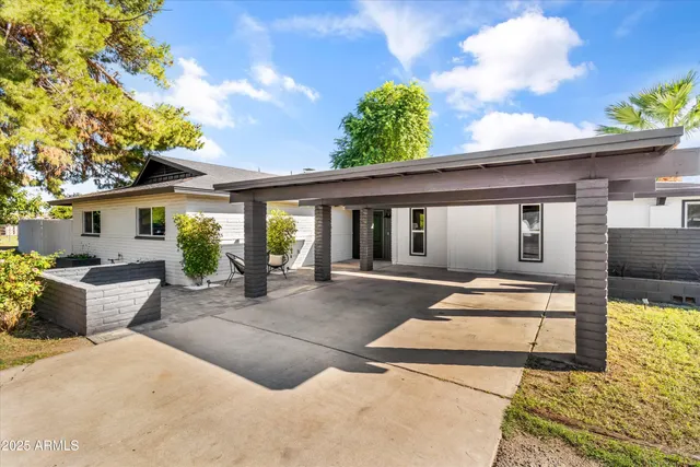 $1,055,000 | 2029 West Shawnee Drive, Chandler, AZ 85224