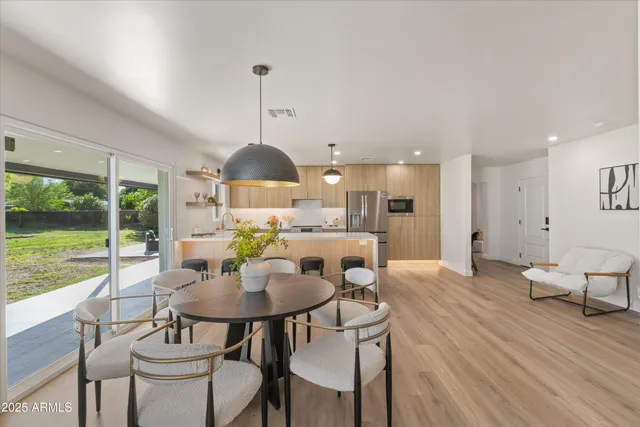 $1,055,000 | 2029 West Shawnee Drive, Chandler, AZ 85224